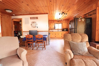 Beautifully remodeled retreat on all-sports Big Island Lake near - photo 11
