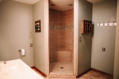 Great 3-bedroom, 2-bath home in a very secluded area in the - photo 14