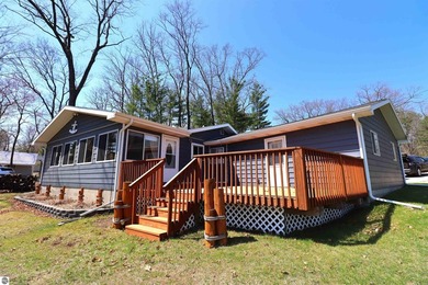 Beautifully remodeled retreat on all-sports Big Island Lake near - photo 18