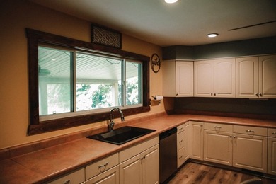Great 3-bedroom, 2-bath home in a very secluded area in the - photo 22