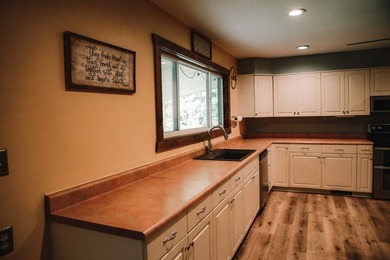 Great 3-bedroom, 2-bath home in a very secluded area in the - photo 23