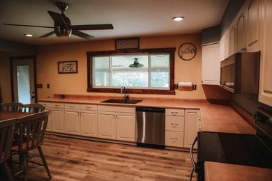 Great 3-bedroom, 2-bath home in a very secluded area in the - photo 25
