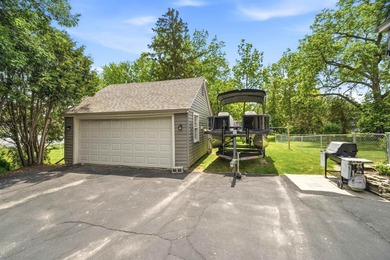 This beautiful character home features 4 bedrooms and 2 full - photo 34