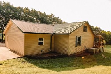 Great 3-bedroom, 2-bath home in a very secluded area in the - photo 36