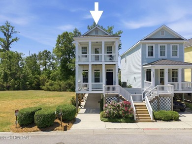 Beautiful Charleston-style home offering 3 bedrooms and 2.5 - photo 3
