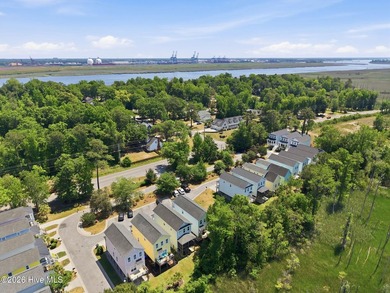 Beautiful Charleston-style home offering 3 bedrooms and 2.5 - photo 7