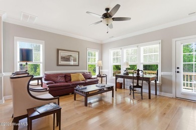 Beautiful Charleston-style home offering 3 bedrooms and 2.5 - photo 10