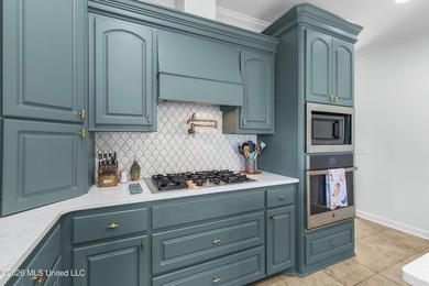 Waterfront home on a large lot in Lake Caroline, complete with a - photo 11