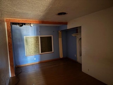 Beautiful 2.5 acres with a older 3 bed 2 bath MFH fixer - upper - photo 11