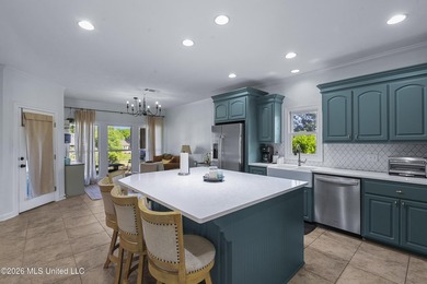Waterfront home on a large lot in Lake Caroline, complete with a - photo 12