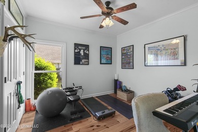 Waterfront home on a large lot in Lake Caroline, complete with a - photo 14