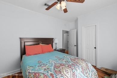 Waterfront home on a large lot in Lake Caroline, complete with a - photo 17