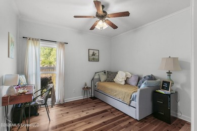 Waterfront home on a large lot in Lake Caroline, complete with a - photo 19