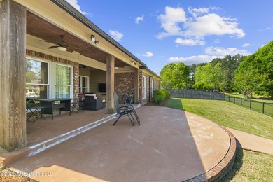 Waterfront home on a large lot in Lake Caroline, complete with a - photo 25