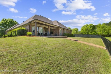 Waterfront home on a large lot in Lake Caroline, complete with a - photo 26
