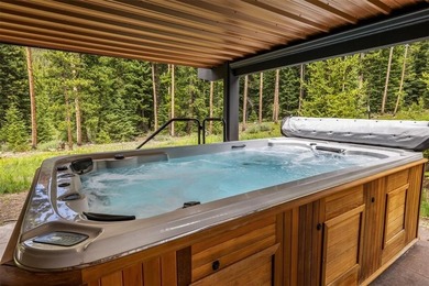 This spectacular 6-bedroom, 6-bathroom mountain modern residence - photo 6