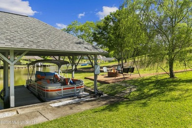 Waterfront home on a large lot in Lake Caroline, complete with a - photo 28