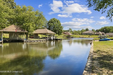 Waterfront home on a large lot in Lake Caroline, complete with a - photo 32