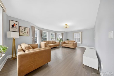 Elegant Colonial Home in the Heart of Roslyn's Prestigious North - photo 4