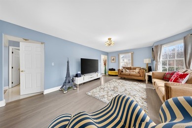 Elegant Colonial Home in the Heart of Roslyn's Prestigious North - photo 5