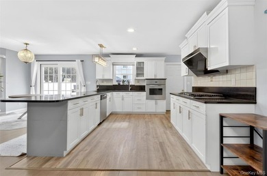 Elegant Colonial Home in the Heart of Roslyn's Prestigious North - photo 6