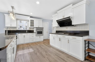 Elegant Colonial Home in the Heart of Roslyn's Prestigious North - photo 7