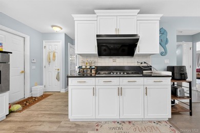 Elegant Colonial Home in the Heart of Roslyn's Prestigious North - photo 8