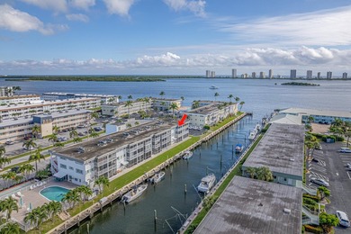 INTRACOASTAL VIEWS!! This adorable, newly remodeled, 2 bedroom - photo 27