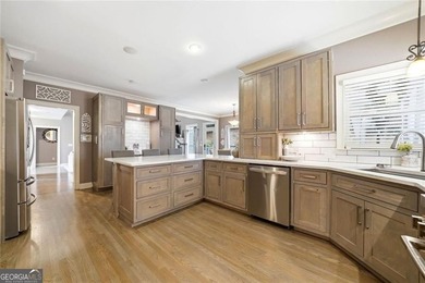 Welcome to luxury living in the prestigious Towne Lake Hills - photo 30