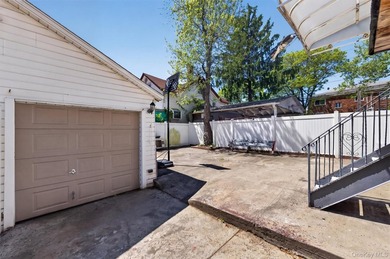Welcome to this spacious and well-maintained 2-bedroom brick - photo 17
