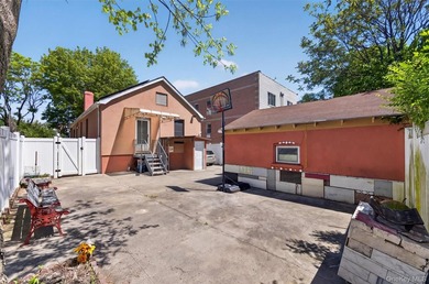Welcome to this spacious and well-maintained 2-bedroom brick - photo 21