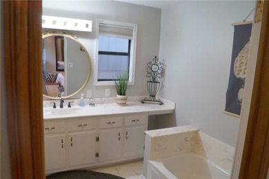 Lake Front!!! Turnkey House - Sold furnished with everything - photo 26