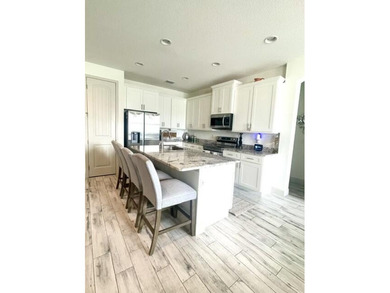 Shows like a model! This SPECTACULAR Custom 4 Bedroom 3 Bath - photo 11