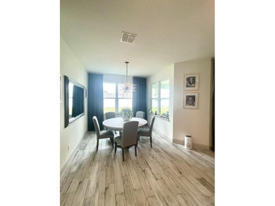 Shows like a model! This SPECTACULAR Custom 4 Bedroom 3 Bath - photo 12
