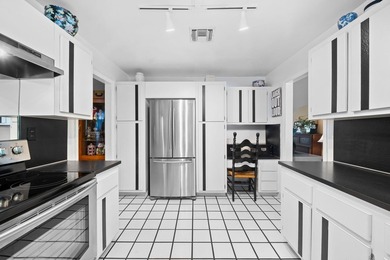 Priced to Sell! This is your Opportunity in Jacaranda Country - photo 14