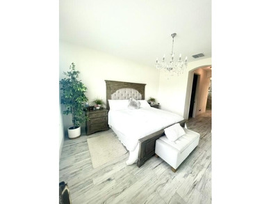 Shows like a model! This SPECTACULAR Custom 4 Bedroom 3 Bath - photo 14