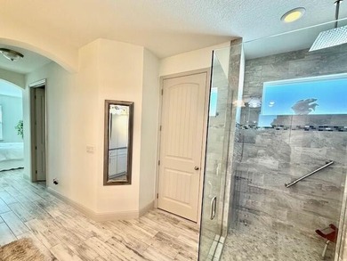 Shows like a model! This SPECTACULAR Custom 4 Bedroom 3 Bath - photo 16
