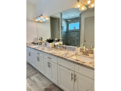 Shows like a model! This SPECTACULAR Custom 4 Bedroom 3 Bath - photo 19