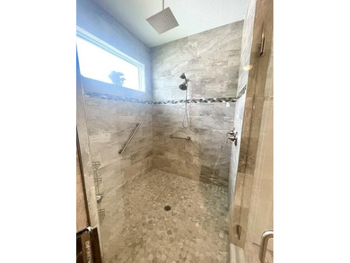 Shows like a model! This SPECTACULAR Custom 4 Bedroom 3 Bath - photo 20