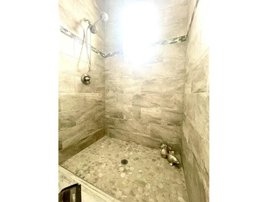 Shows like a model! This SPECTACULAR Custom 4 Bedroom 3 Bath - photo 21