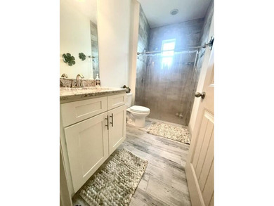 Shows like a model! This SPECTACULAR Custom 4 Bedroom 3 Bath - photo 22