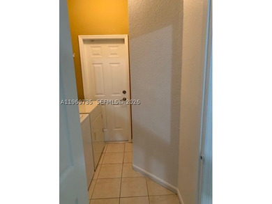 Spacious Townhouse 3 Bedrooms plus a versatile Den(ideal for a 4 - photo 6