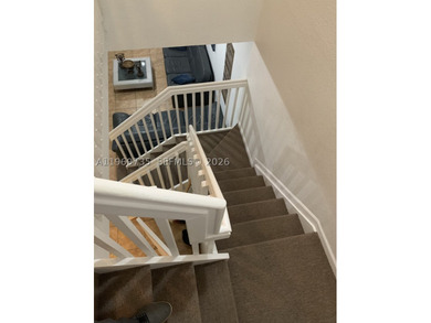 Spacious Townhouse 3 Bedrooms plus a versatile Den(ideal for a 4 - photo 8
