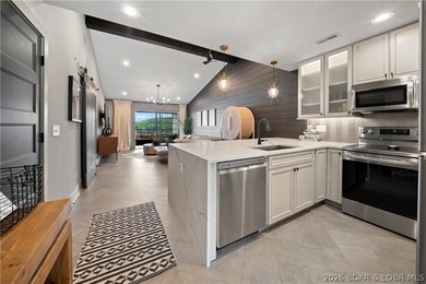 Stunning remodeled top-floor condo in a prime Lake Ozark - photo 11