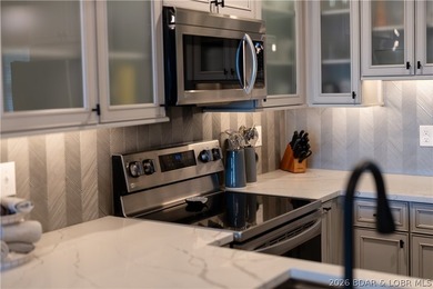 Stunning remodeled top-floor condo in a prime Lake Ozark - photo 15
