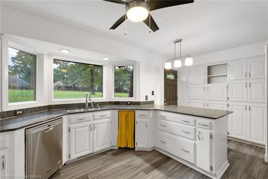 Welcome home to 1808 Bramble Brae, where comfort meets classic - photo 20