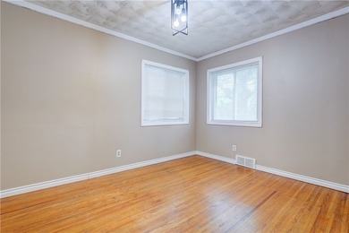 Welcome to 184 Bennett Avenue - A Beautifully Updated Ranch with - photo 23