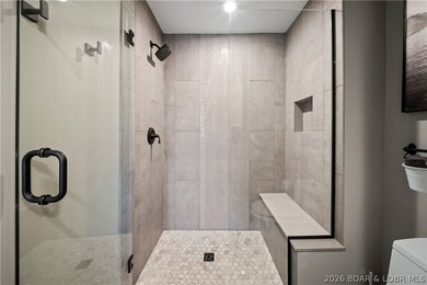 Stunning remodeled top-floor condo in a prime Lake Ozark - photo 24