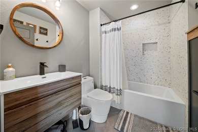 Stunning remodeled top-floor condo in a prime Lake Ozark - photo 30