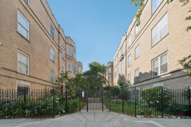 Lake Condo Active Under Con in Chicago, Illinois